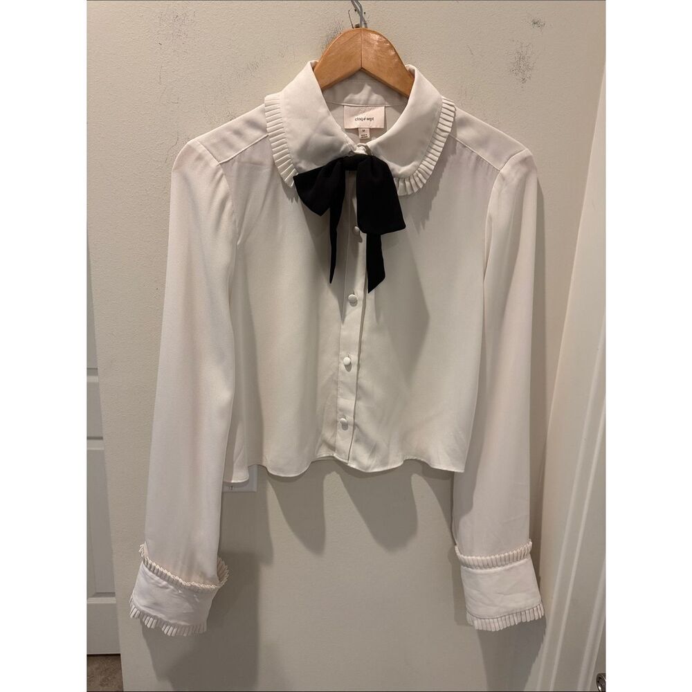 cinq a sept Zaida White Button-Front Blouse with Black Bow cropped size medium - Picture 4 of 12